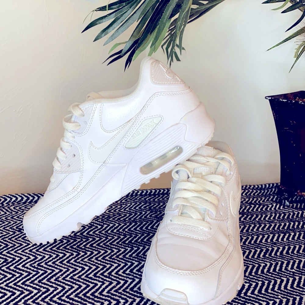 White Nike Max 90